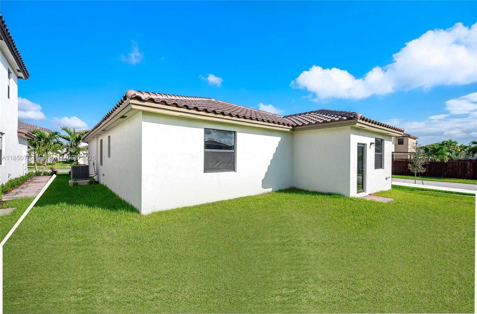 Small Image of 11856 SW 241 Ter, Princeton, FL 33032, USA Number 32