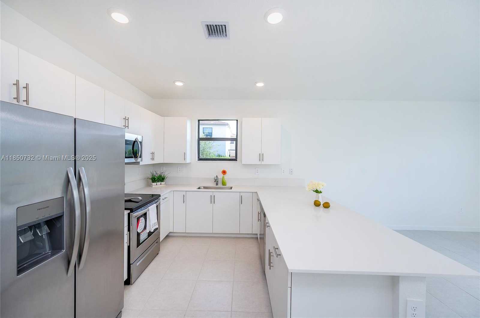 Small Image of 11856 SW 241 Ter, Princeton, FL 33032, USA Number 5