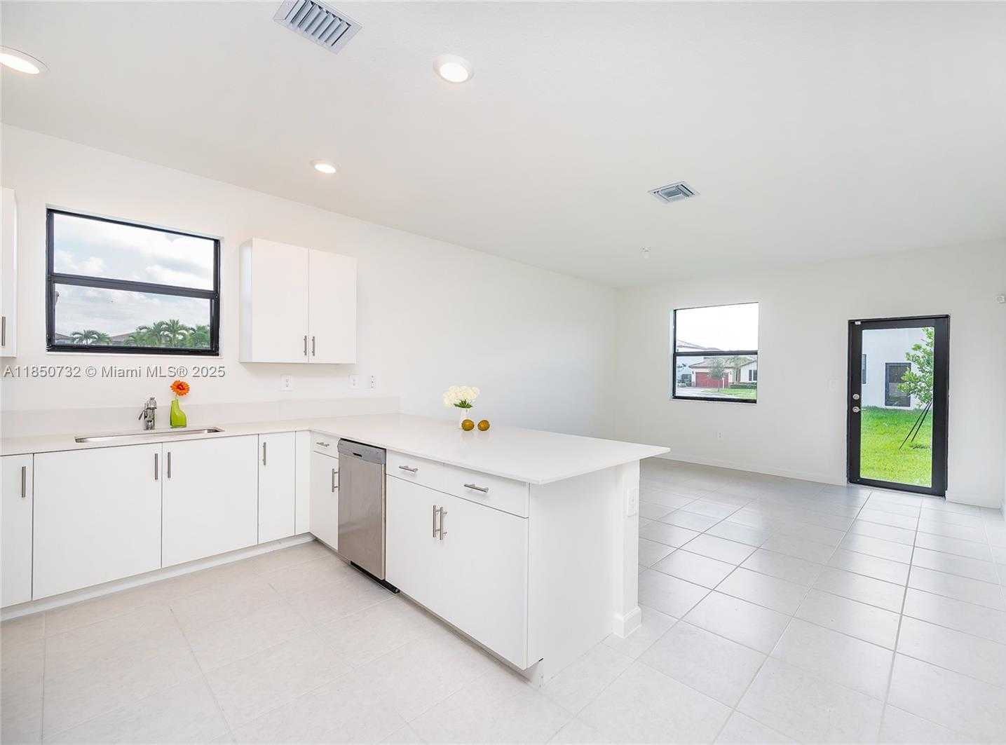Small Image of 11856 SW 241 Ter, Princeton, FL 33032, USA Number 6