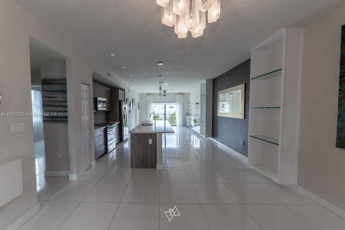 Small Image of 7805 NORTH WEST 104TH AVE #21, Doral Number 4