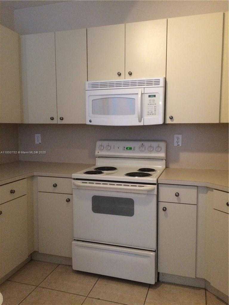 Small Image of 16636 SOUTH WEST 79TH WAY, Miami Number 4
