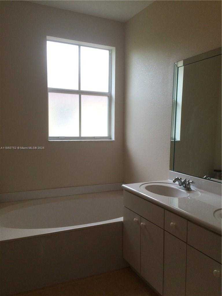 Small Image of 16636 SOUTH WEST 79TH WAY, Miami Number 6