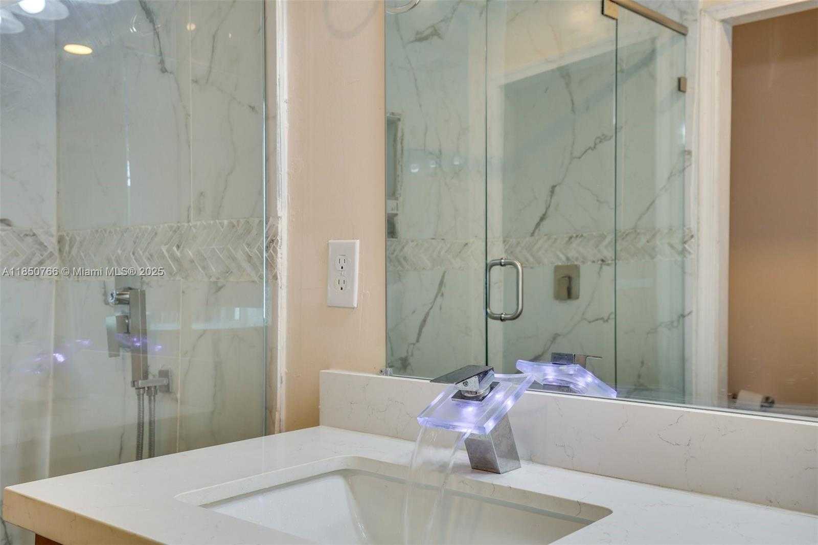 Small Image of 610 CAROLINA AVE #B, Fort Lauderdale Number 11