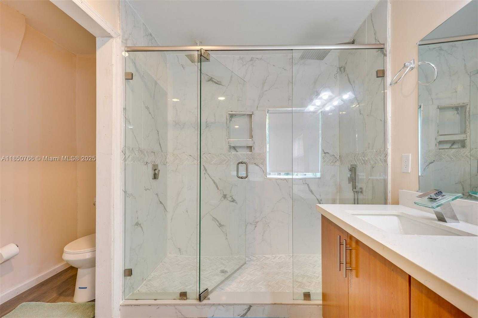 Small Image of 610 CAROLINA AVE #B, Fort Lauderdale Number 12