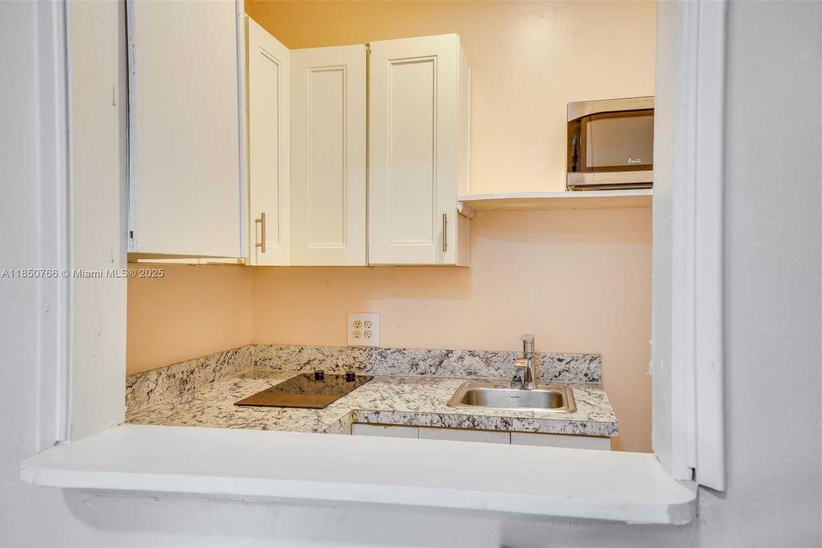 Small Image of 610 CAROLINA AVE #B, Fort Lauderdale Number 15