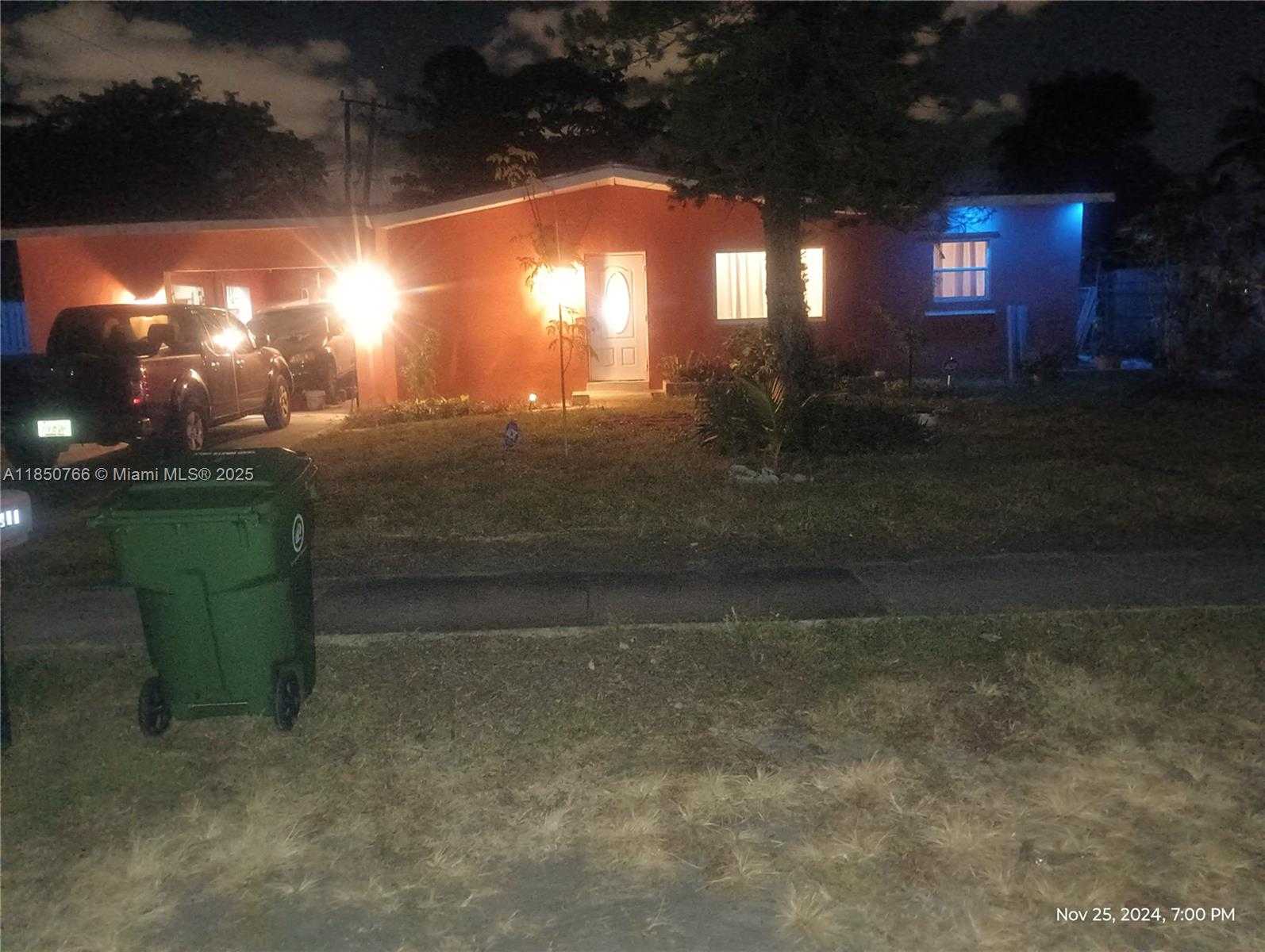Small Image of 610 CAROLINA AVE #B, Fort Lauderdale Number 3