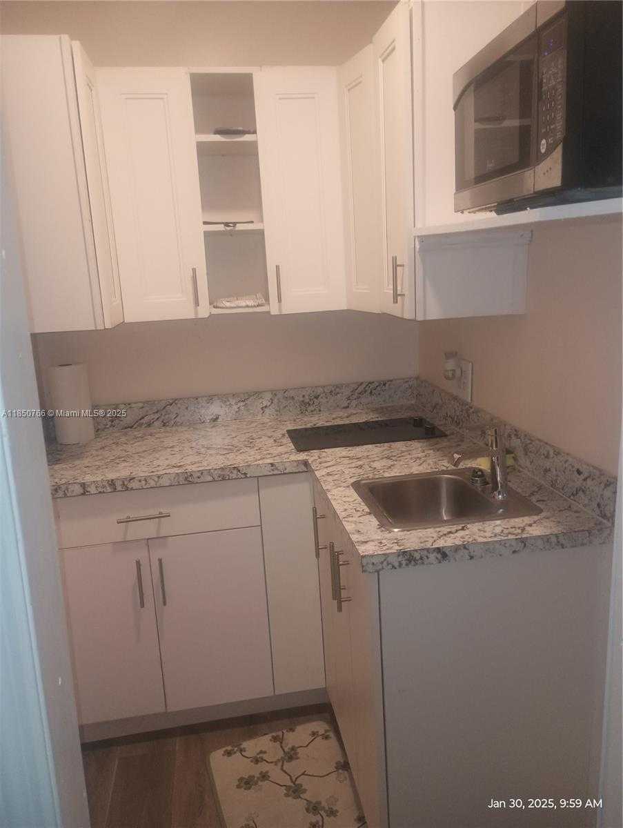 Small Image of 610 CAROLINA AVE #B, Fort Lauderdale Number 7