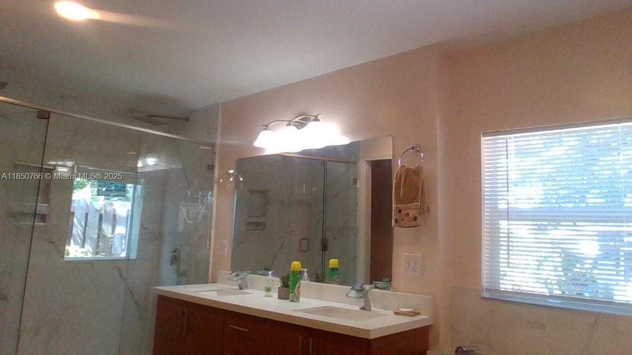 Small Image of 610 CAROLINA AVE #B, Fort Lauderdale Number 9