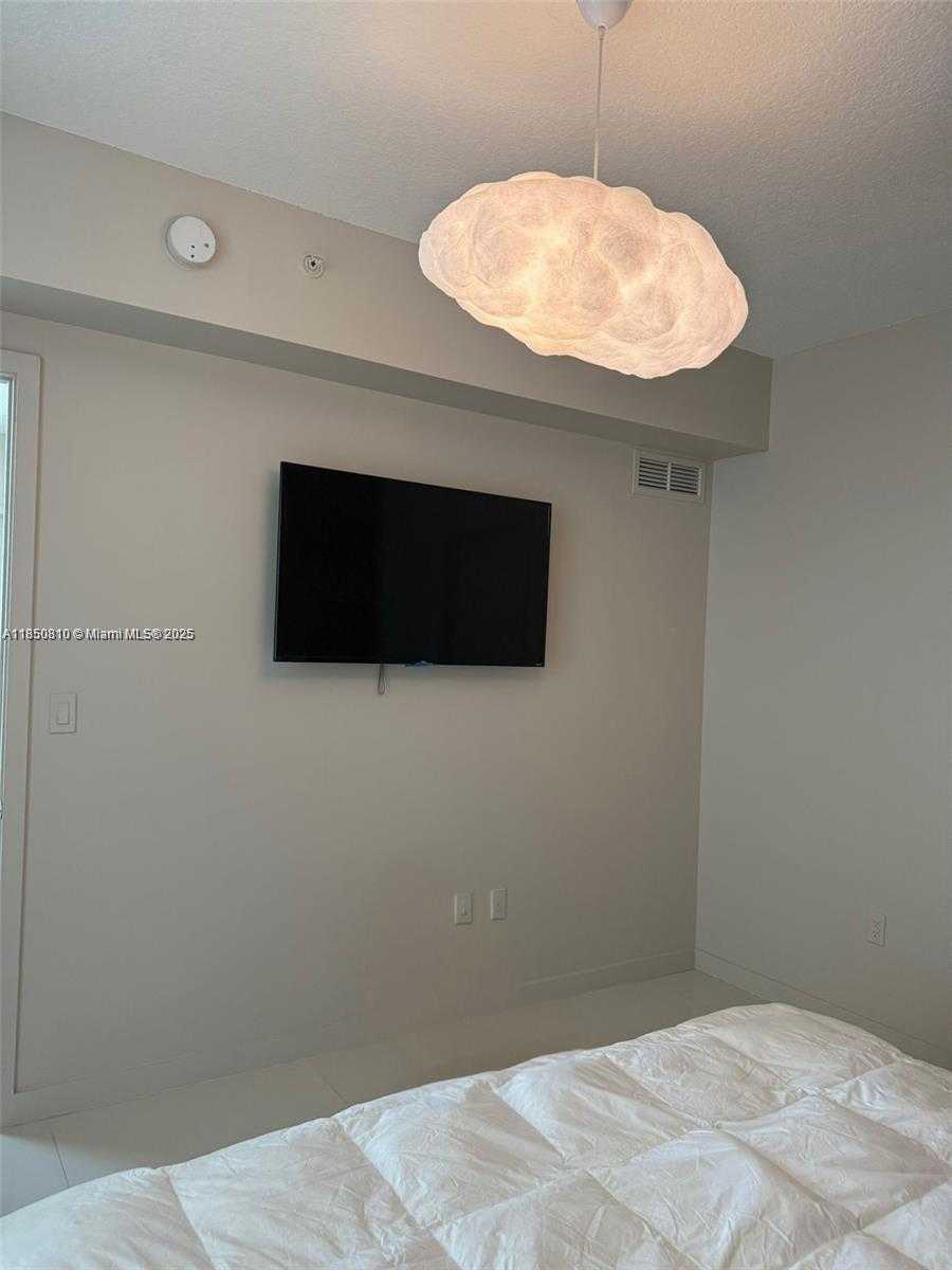 Small Image of 488 NORTH EAST 18TH #2009, Miami Number 17