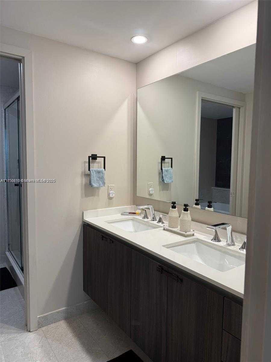 Small Image of 488 NORTH EAST 18TH #2009, Miami Number 6