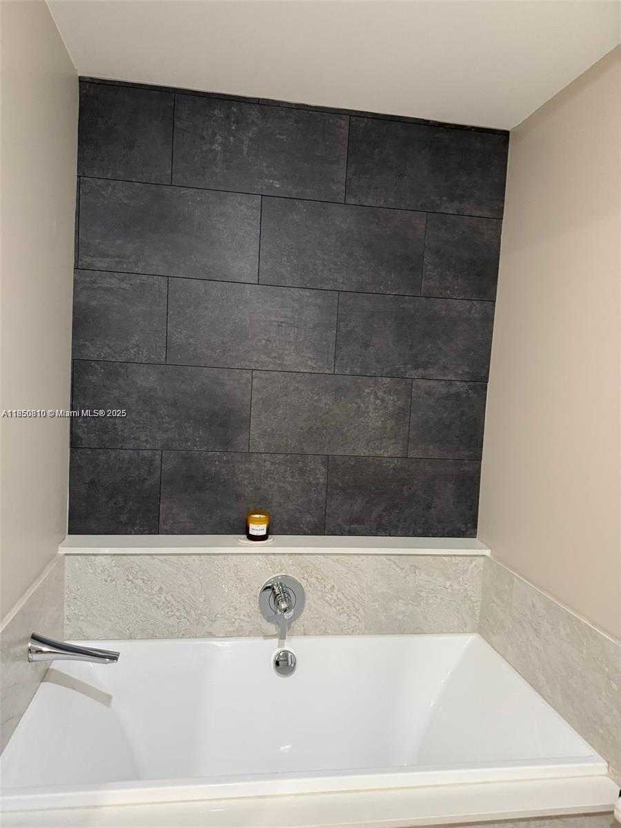 Small Image of 488 NORTH EAST 18TH #2009, Miami Number 9