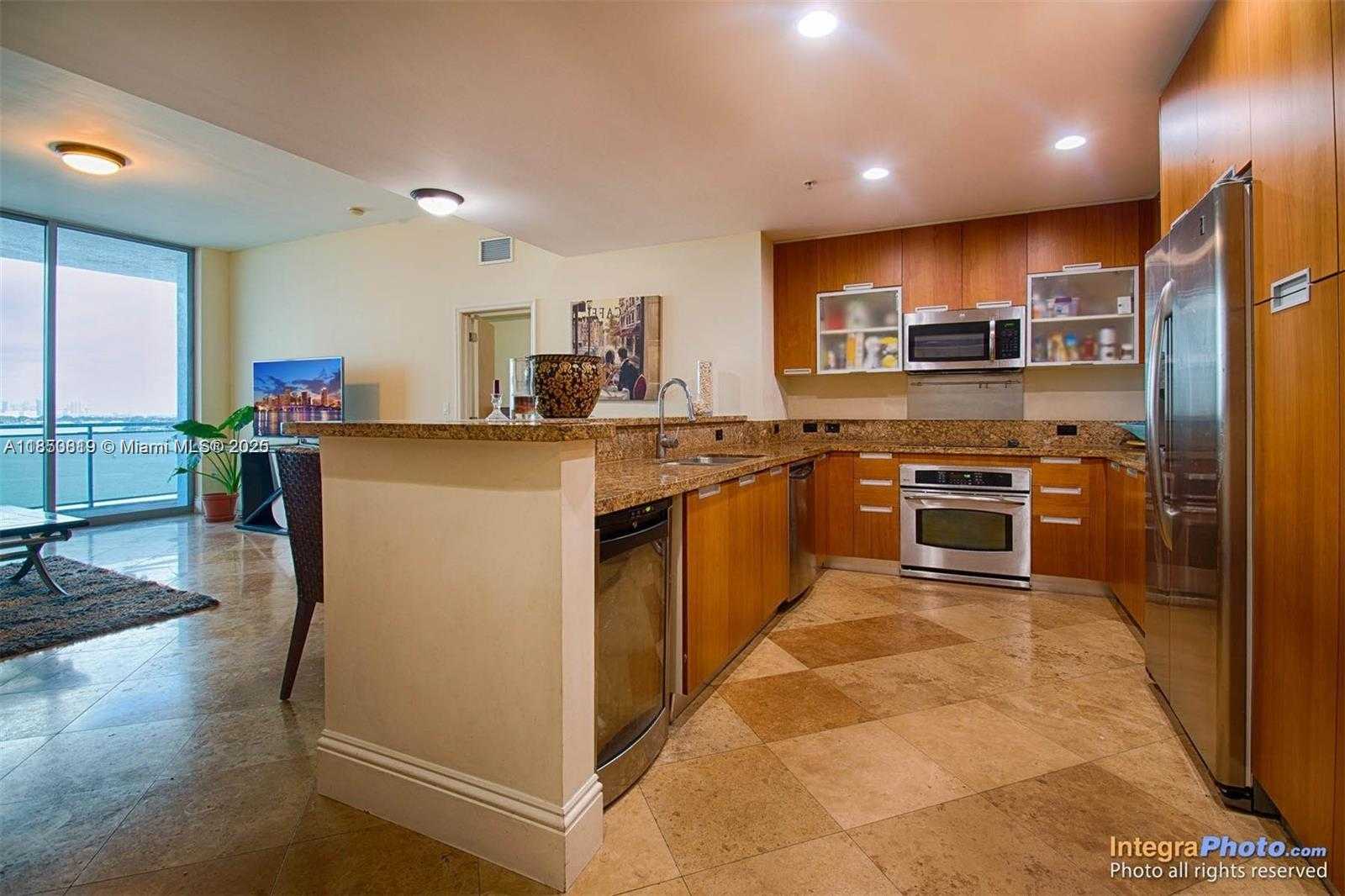 Small Image of 7901 HISPANOLA AVE #1409, North Bay Village Number 5