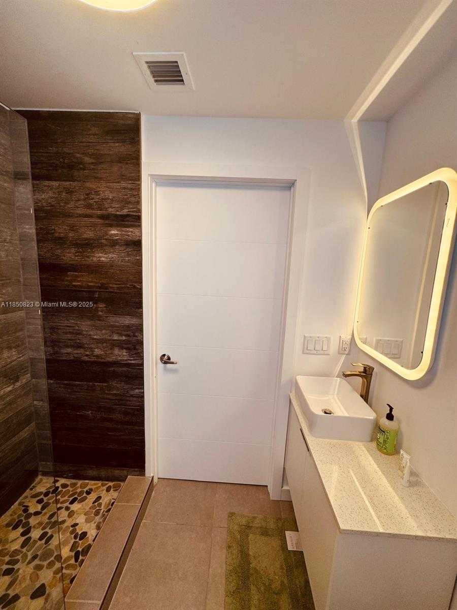 Small Image of 737 NORTH WEST 4TH ST, Hallandale Beach Number 23