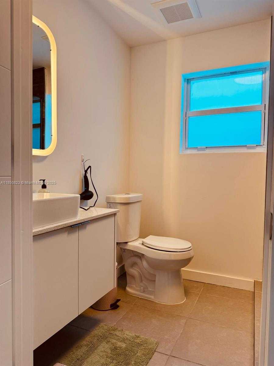 Small Image of 737 NORTH WEST 4TH ST, Hallandale Beach Number 24