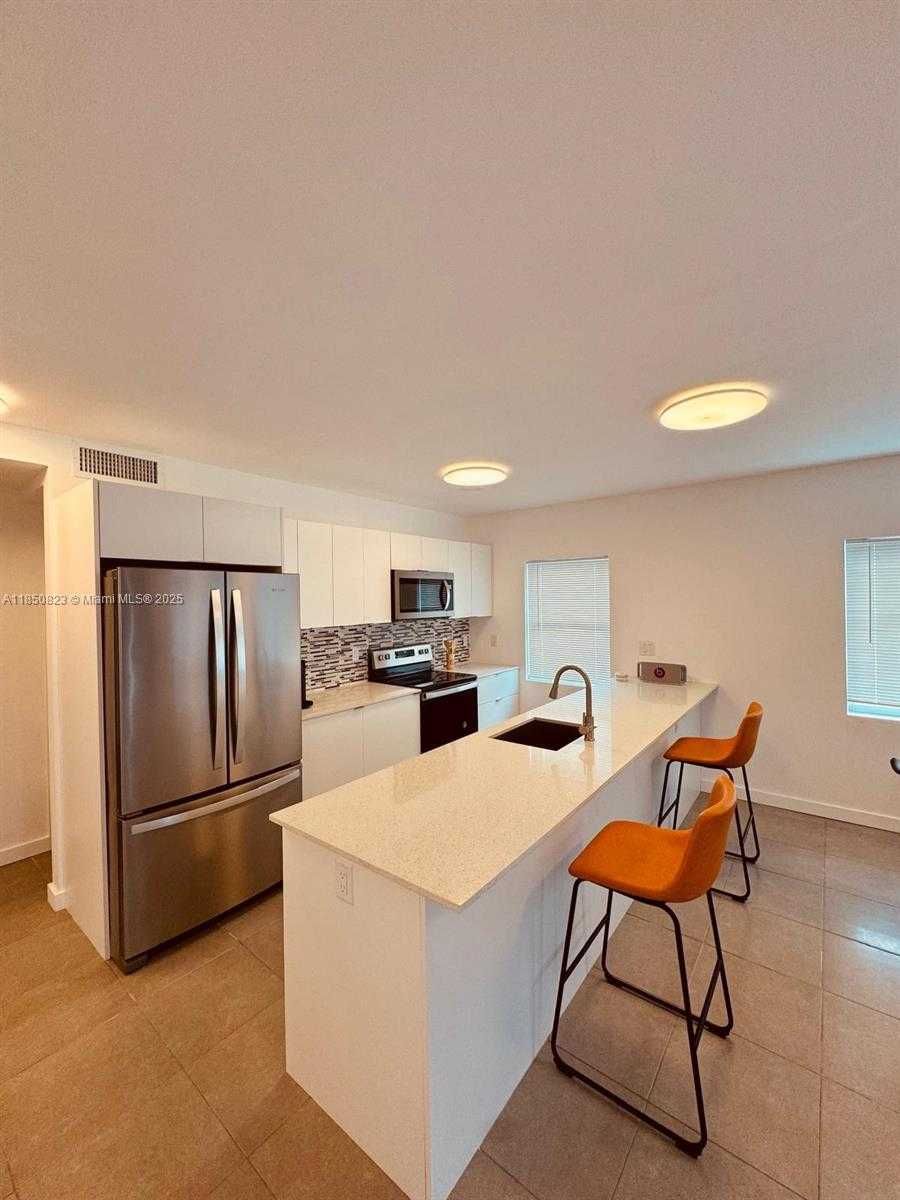 Small Image of 737 NORTH WEST 4TH ST, Hallandale Beach Number 3