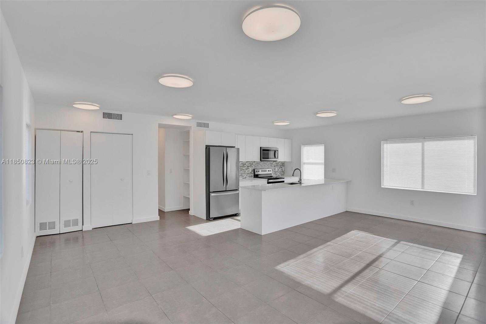 Small Image of 737 NORTH WEST 4TH ST, Hallandale Beach Number 4