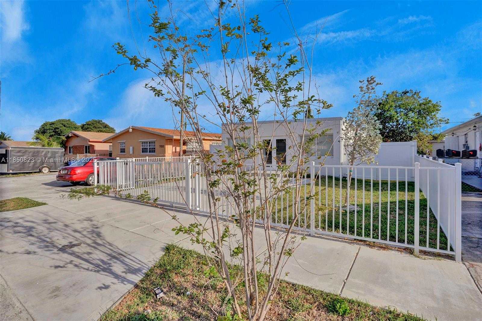 Small Image of 737 NORTH WEST 4TH ST, Hallandale Beach Number 46