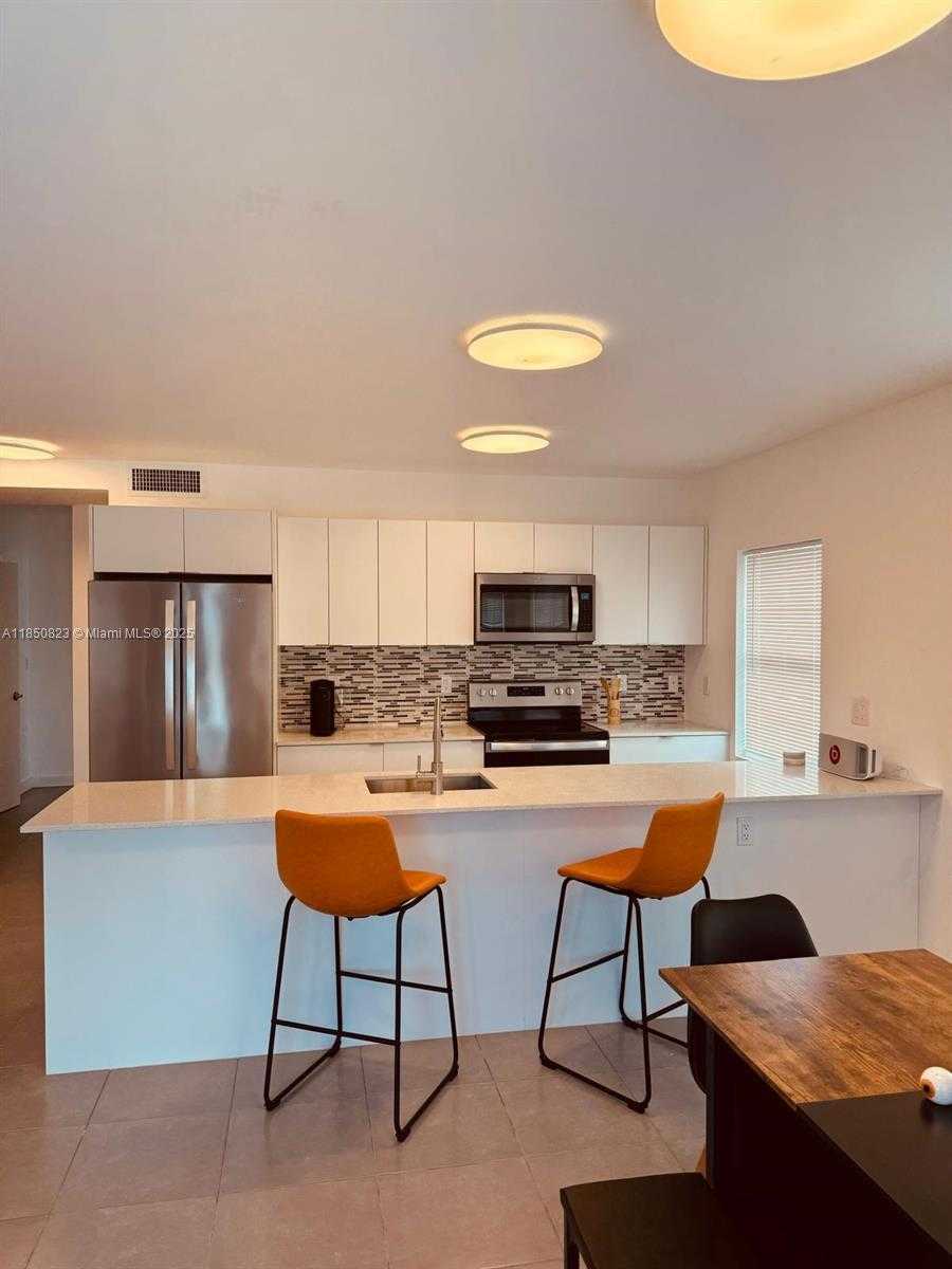 Small Image of 737 NORTH WEST 4TH ST, Hallandale Beach Number 5
