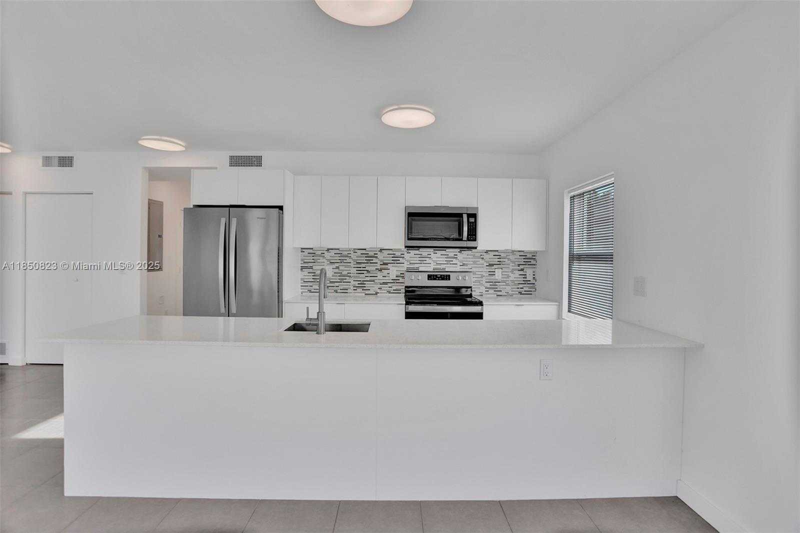 Small Image of 737 NORTH WEST 4TH ST, Hallandale Beach Number 6