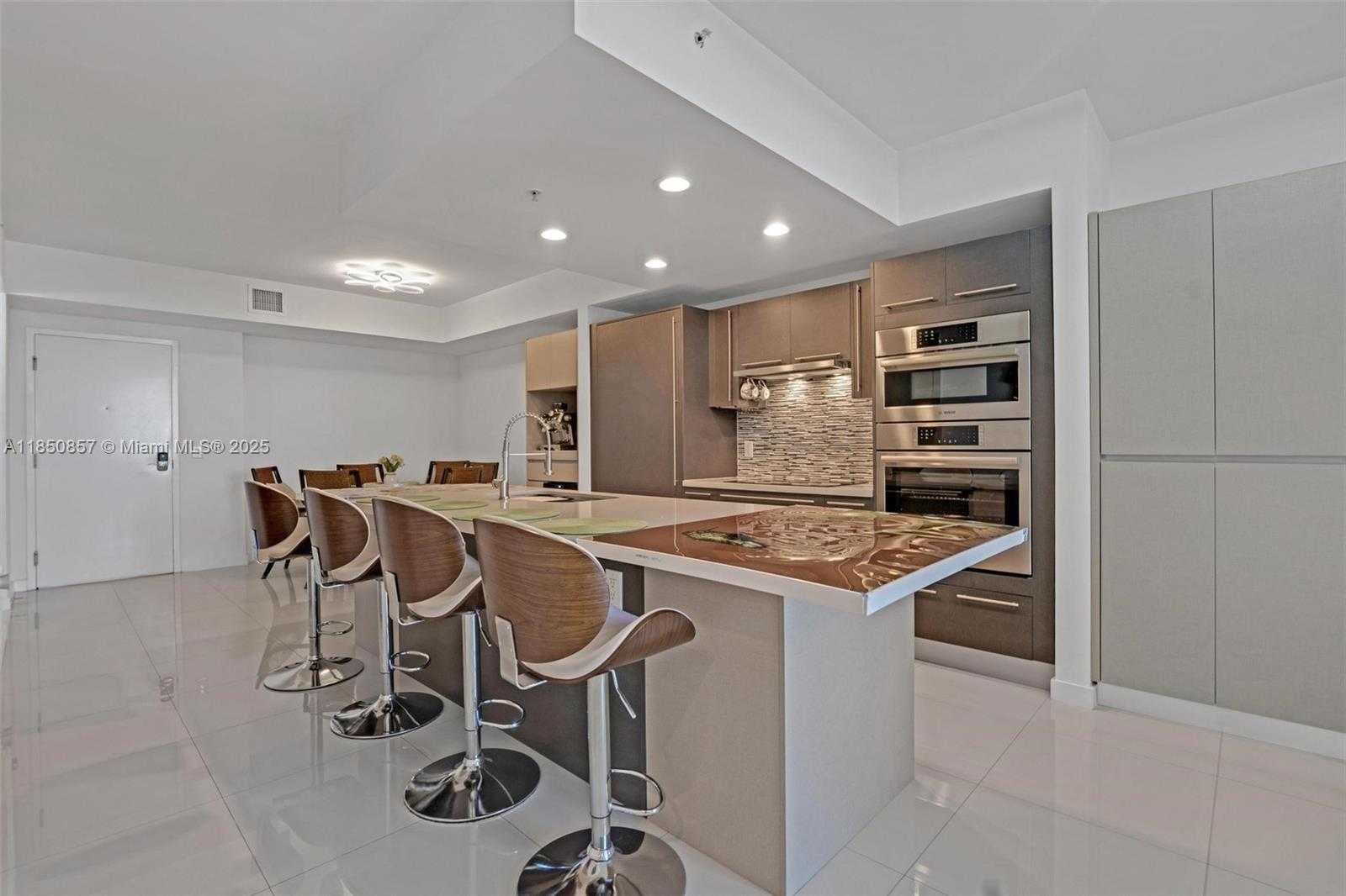 Small Image of 7825 NORTH WEST 107TH AVE #618, Doral Number 6