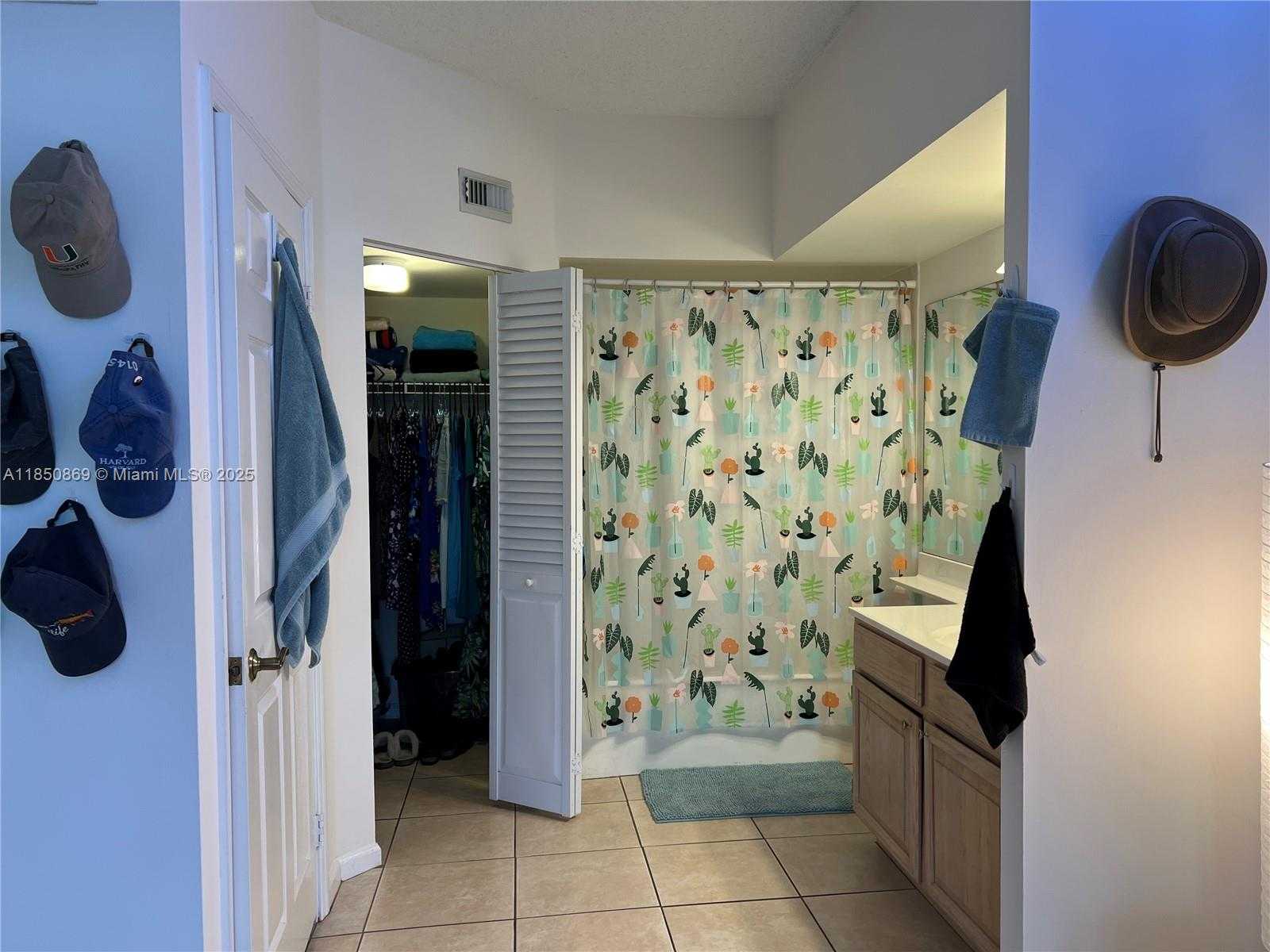 Small Image of 1280 SOUTH ALHAMBRA CIR #2413, Coral Gables Number 4