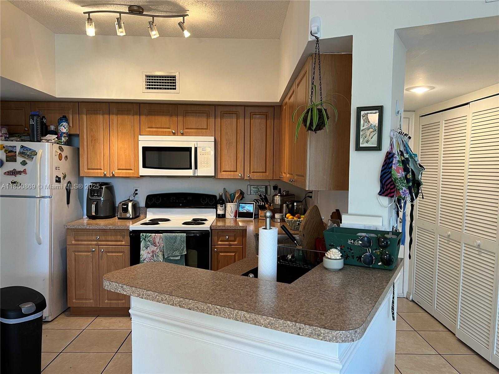 Small Image of 1280 SOUTH ALHAMBRA CIR #2413, Coral Gables Number 8