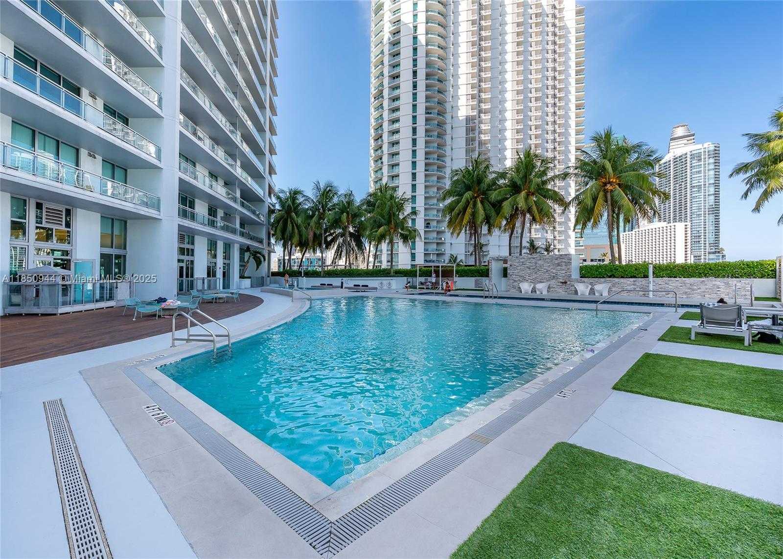 Small Image of 90 NW 3rd St, Miami, FL 33128, USA Number 13