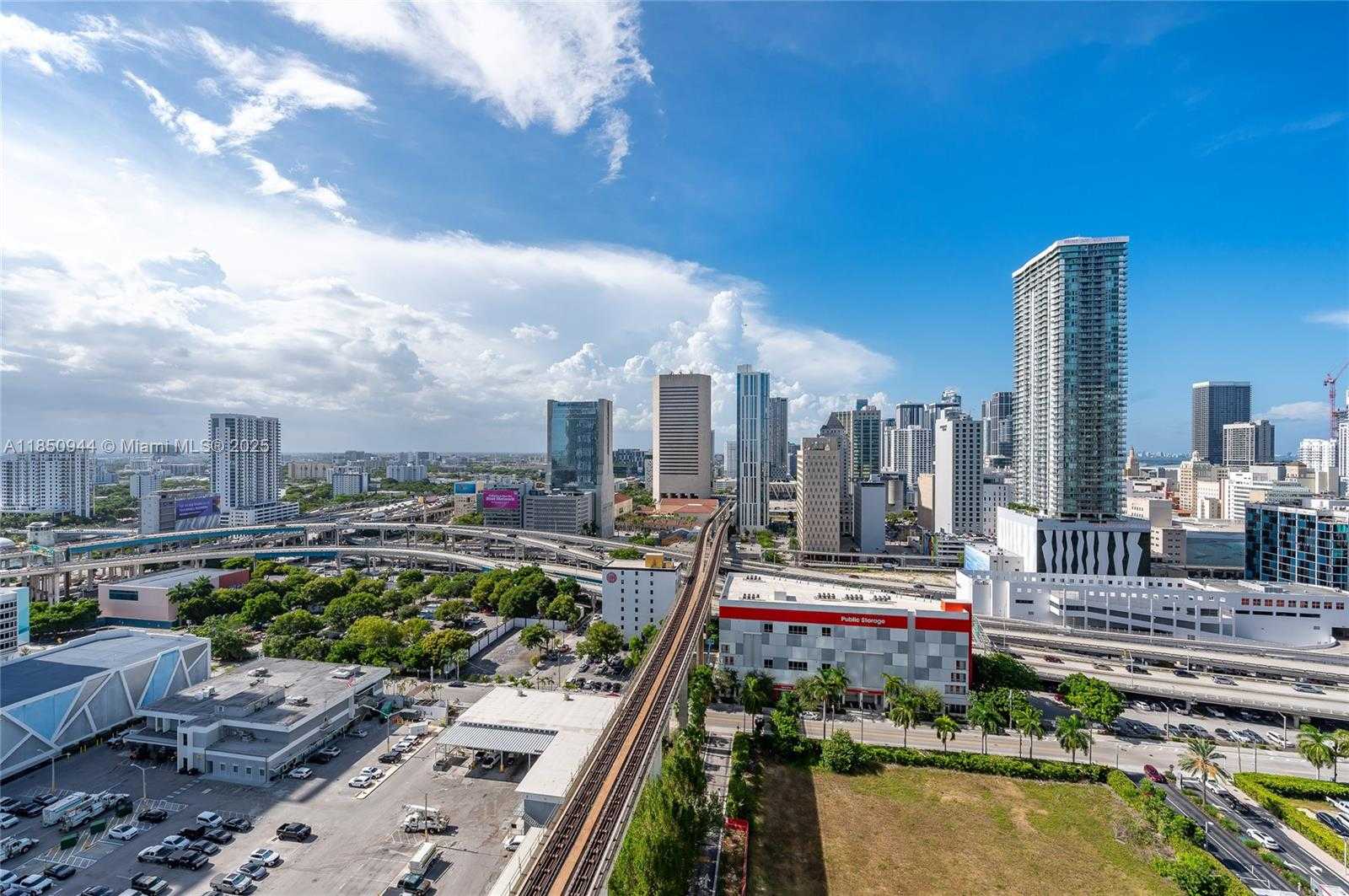 Small Image of 90 NW 3rd St, Miami, FL 33128, USA Number 2