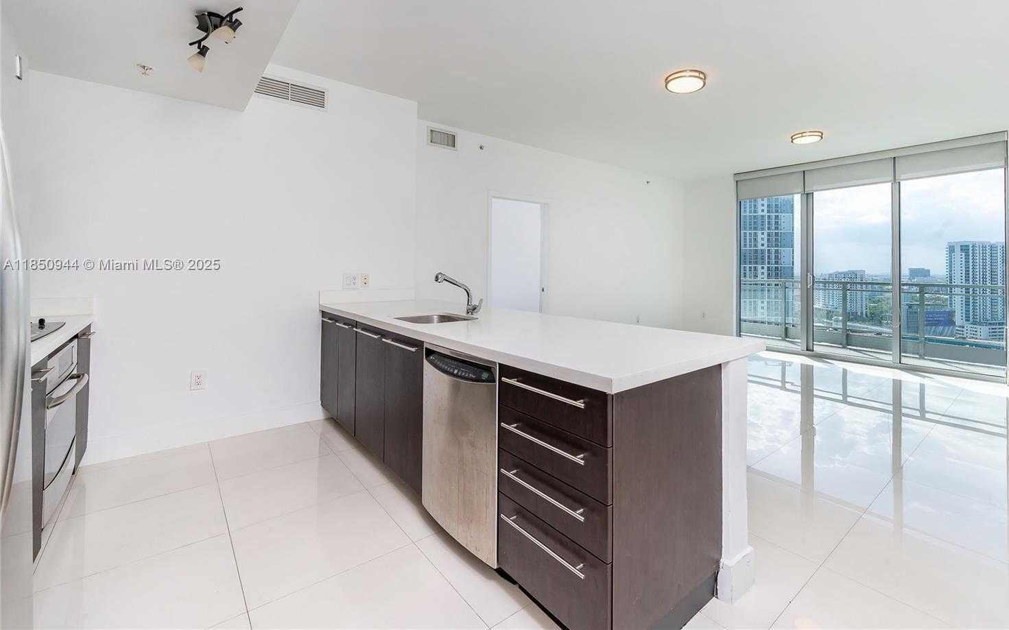 Small Image of 90 NW 3rd St, Miami, FL 33128, USA Number 24