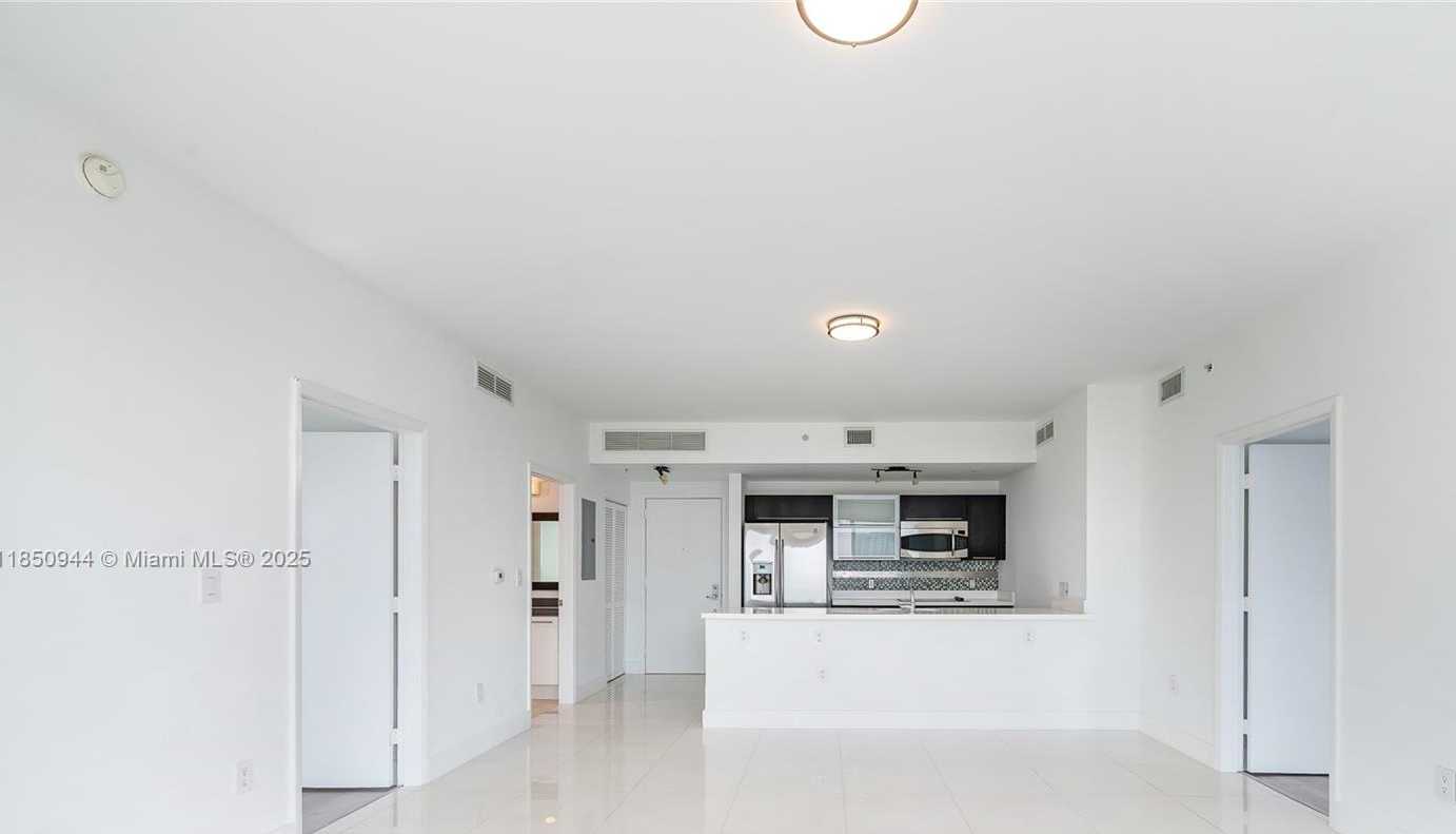 Small Image of 90 NW 3rd St, Miami, FL 33128, USA Number 25