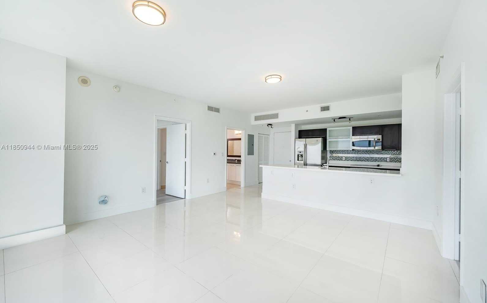 Small Image of 90 NW 3rd St, Miami, FL 33128, USA Number 26