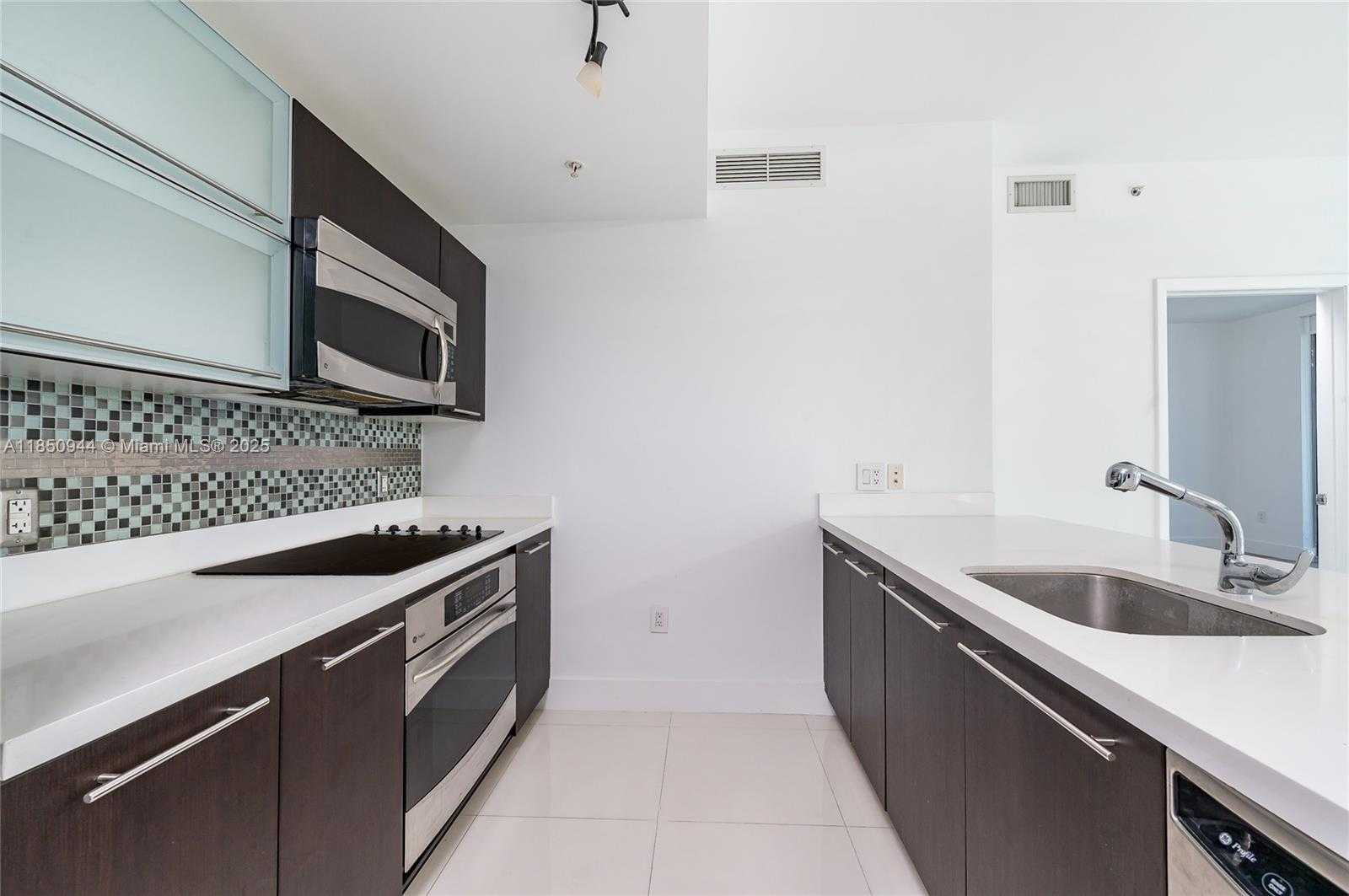 Small Image of 90 NW 3rd St, Miami, FL 33128, USA Number 30