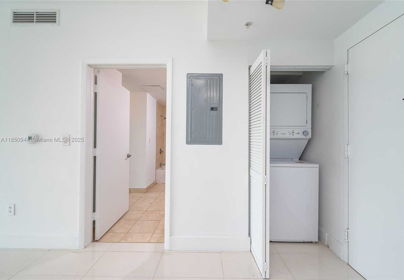 Small Image of 90 NW 3rd St, Miami, FL 33128, USA Number 32