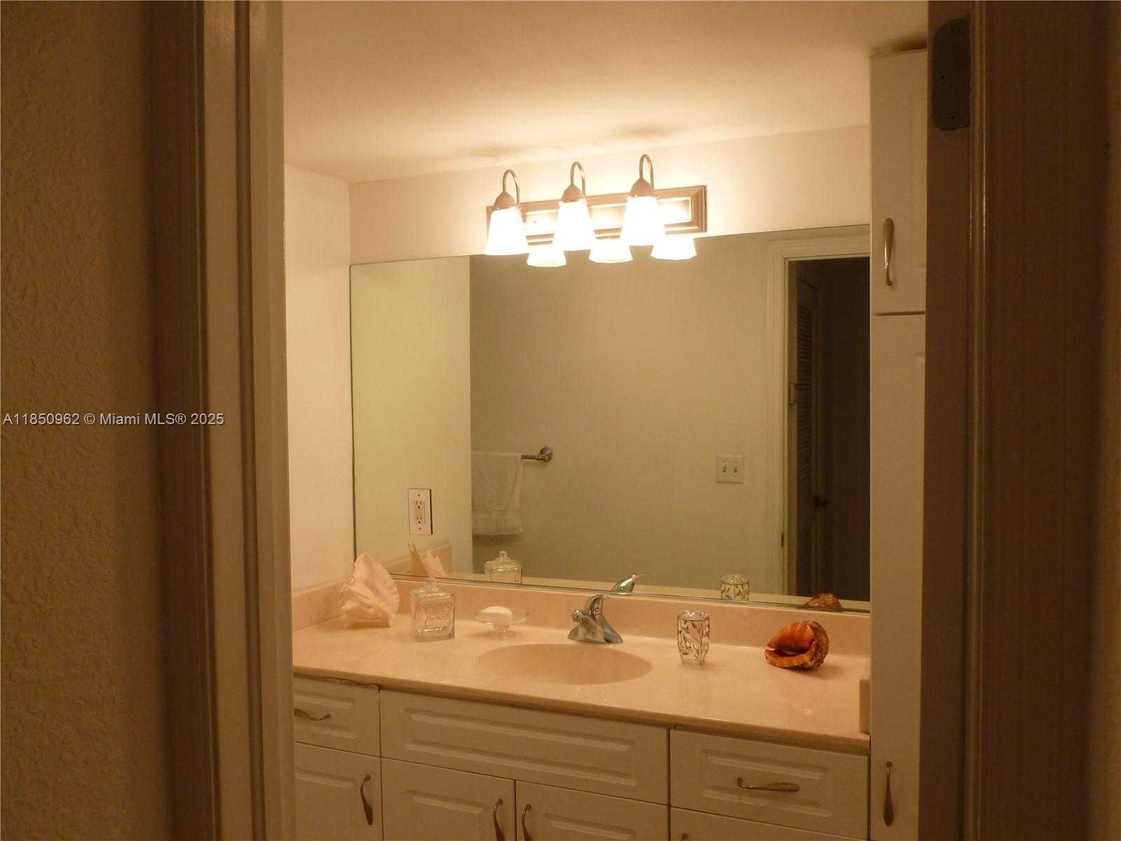 Small Image of 401 69TH ST #210, Miami Beach Number 8