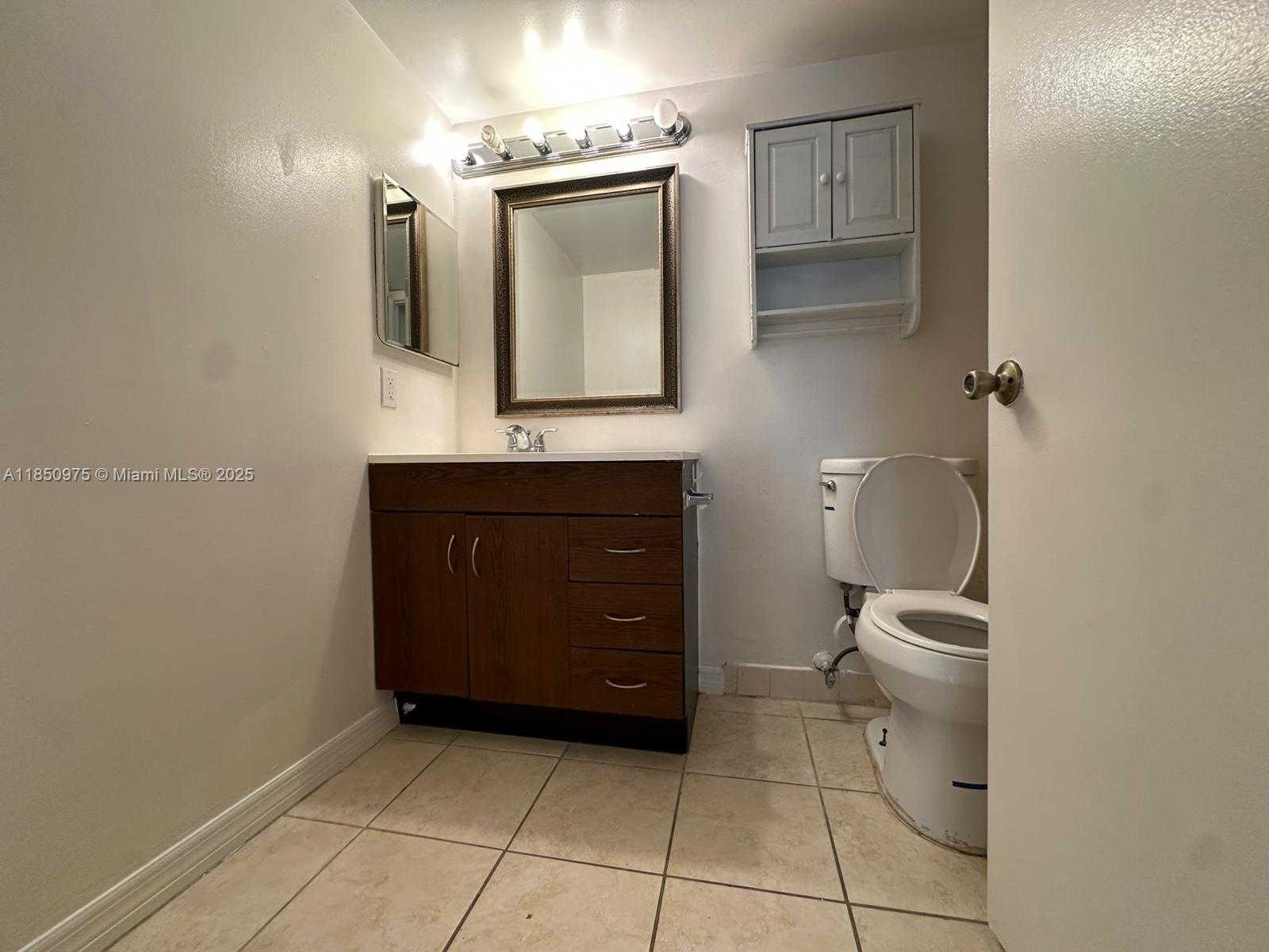 Small Image of Hollywood Number 6
