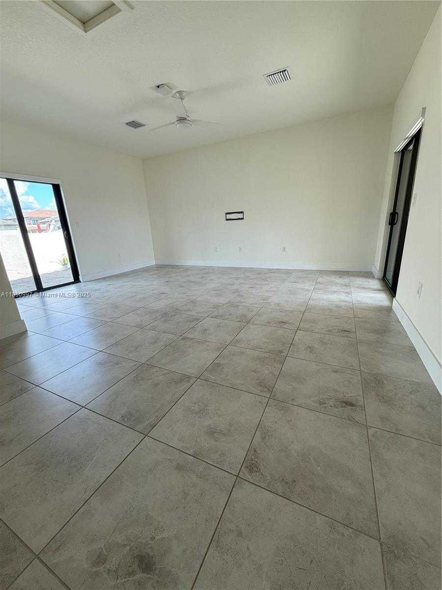 Small Image of 4648 NORTH WEST 83RD PATH #4648, Doral Number 12