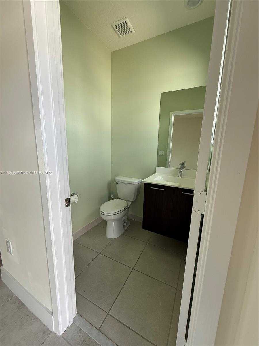 Small Image of 4648 NORTH WEST 83RD PATH #4648, Doral Number 13