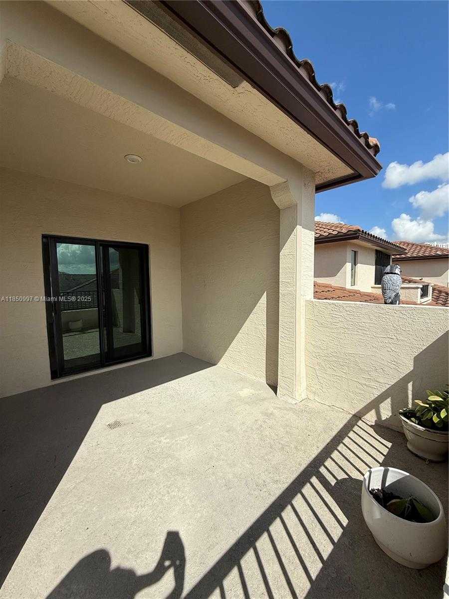 Small Image of 4648 NORTH WEST 83RD PATH #4648, Doral Number 15