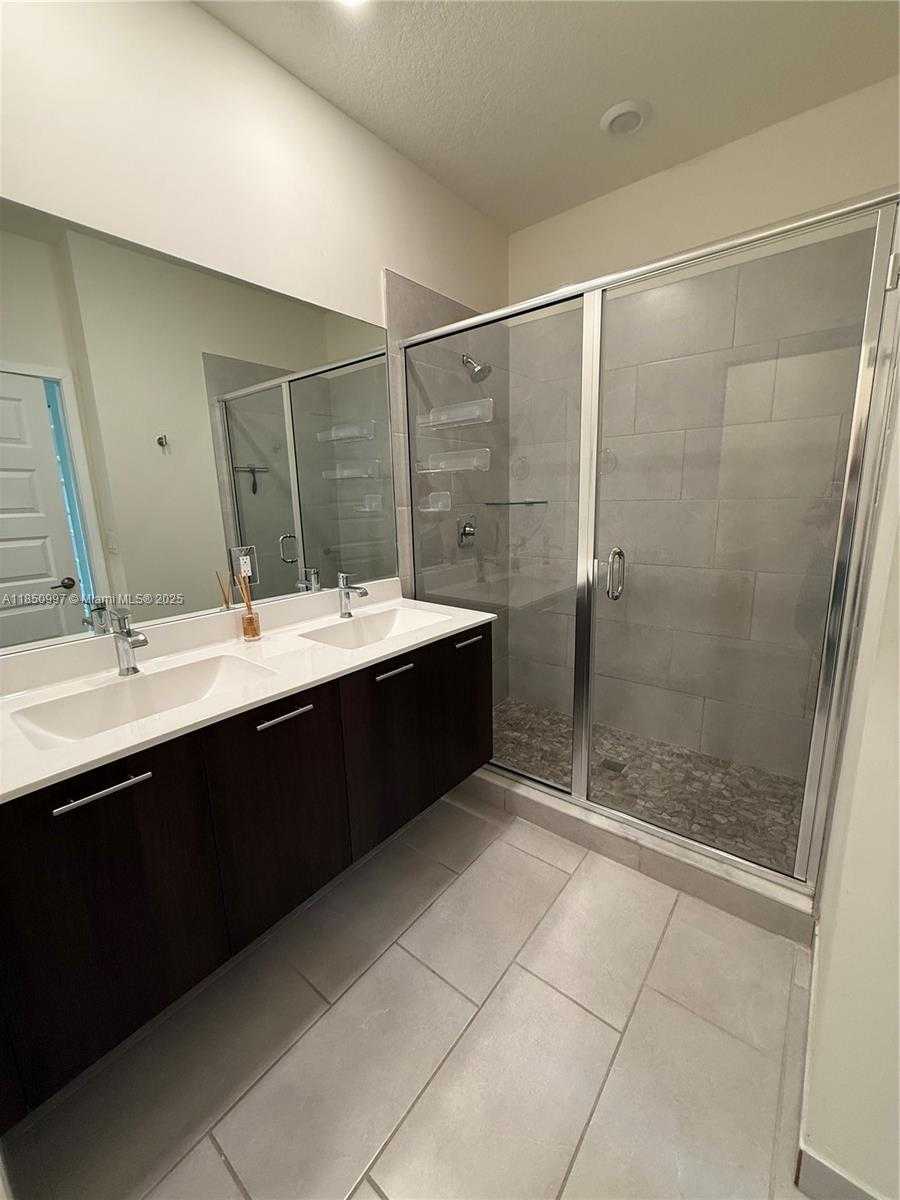Small Image of 4648 NORTH WEST 83RD PATH #4648, Doral Number 6