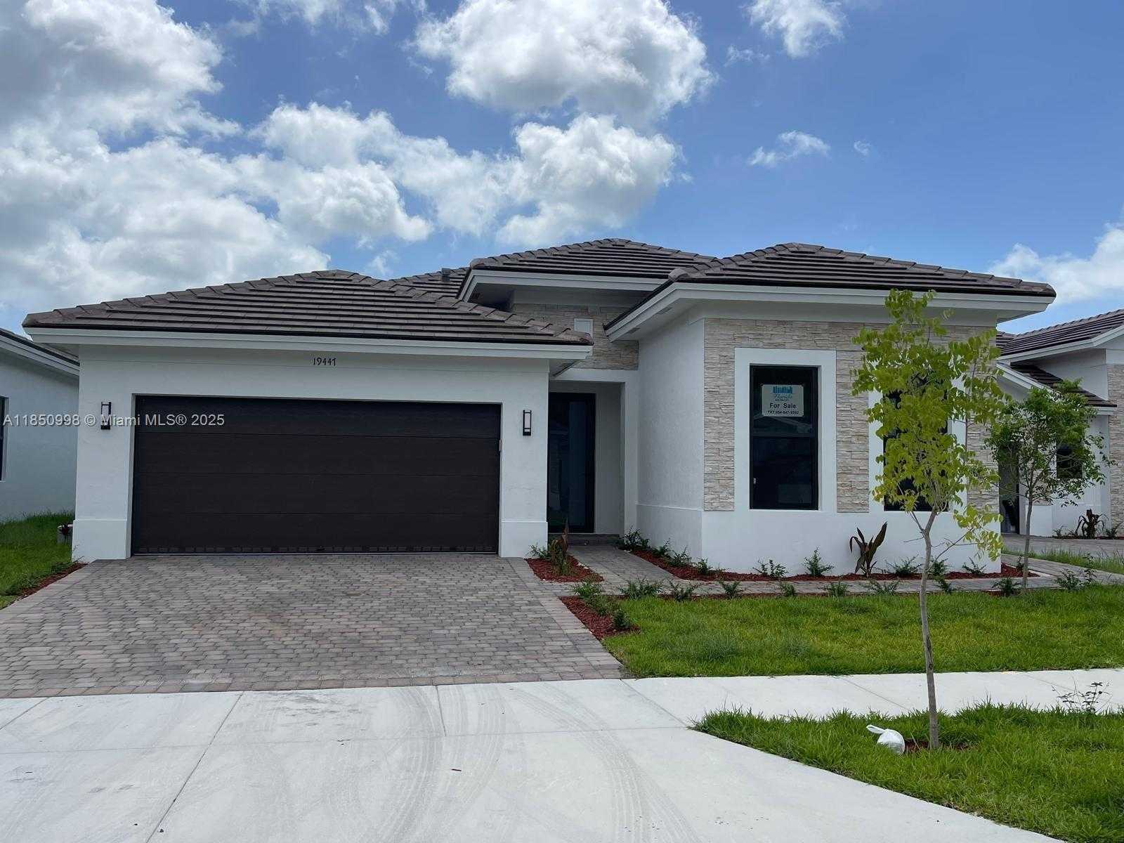 Small Image of 19447 SOUTH WEST 124TH CT #2, Miami Number 5