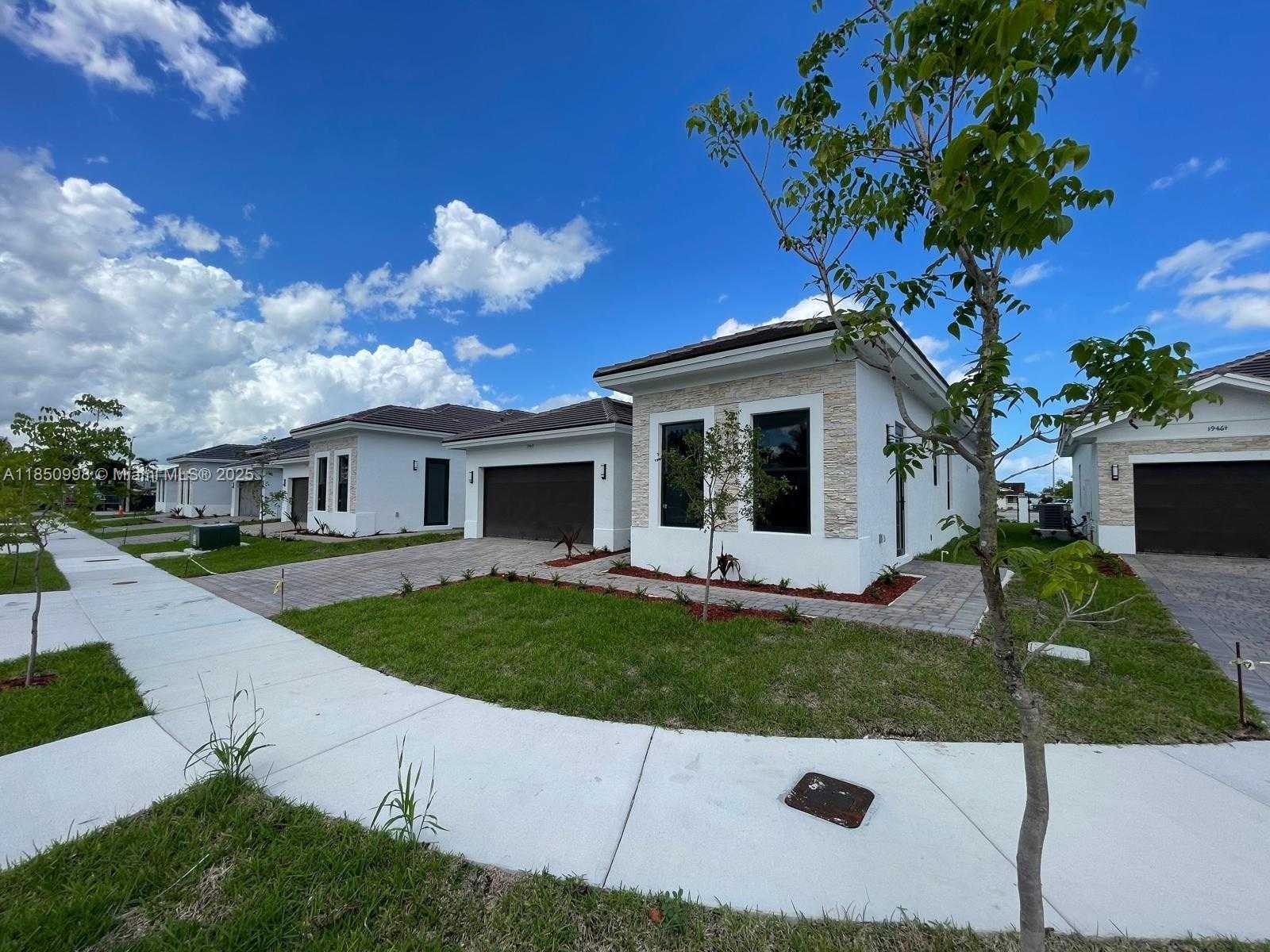 Small Image of 19447 SOUTH WEST 124TH CT #2, Miami Number 6