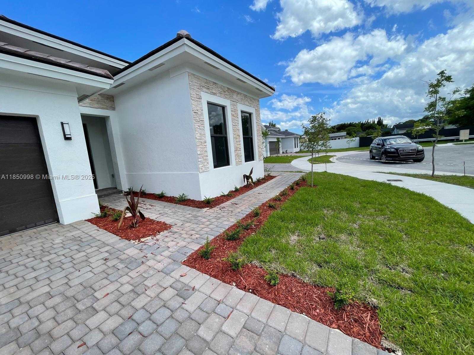 Small Image of 19447 SOUTH WEST 124TH CT #2, Miami Number 7