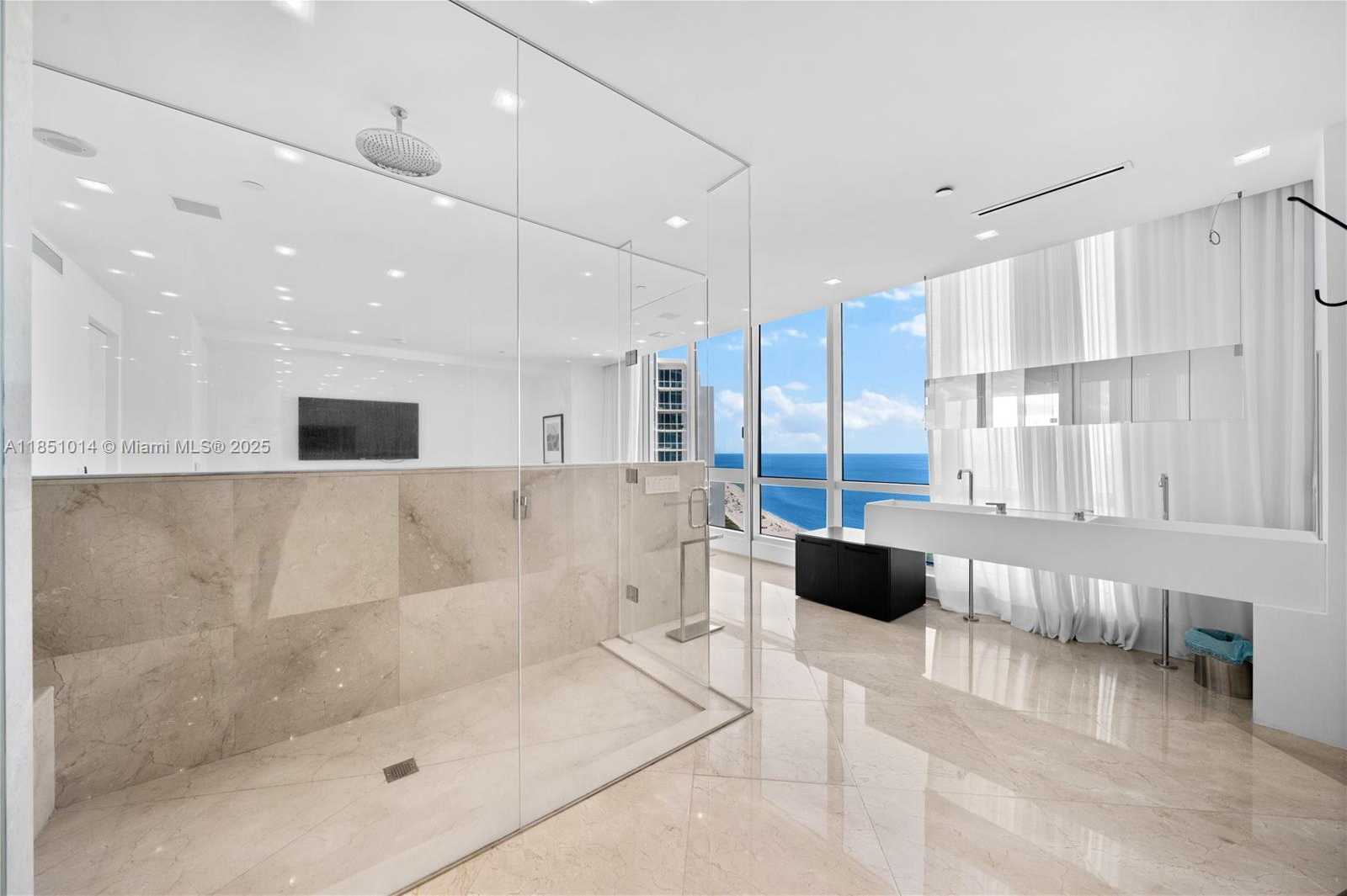 Small Image of 100 SOUTH POINTE DR #3207, Miami Beach Number 19