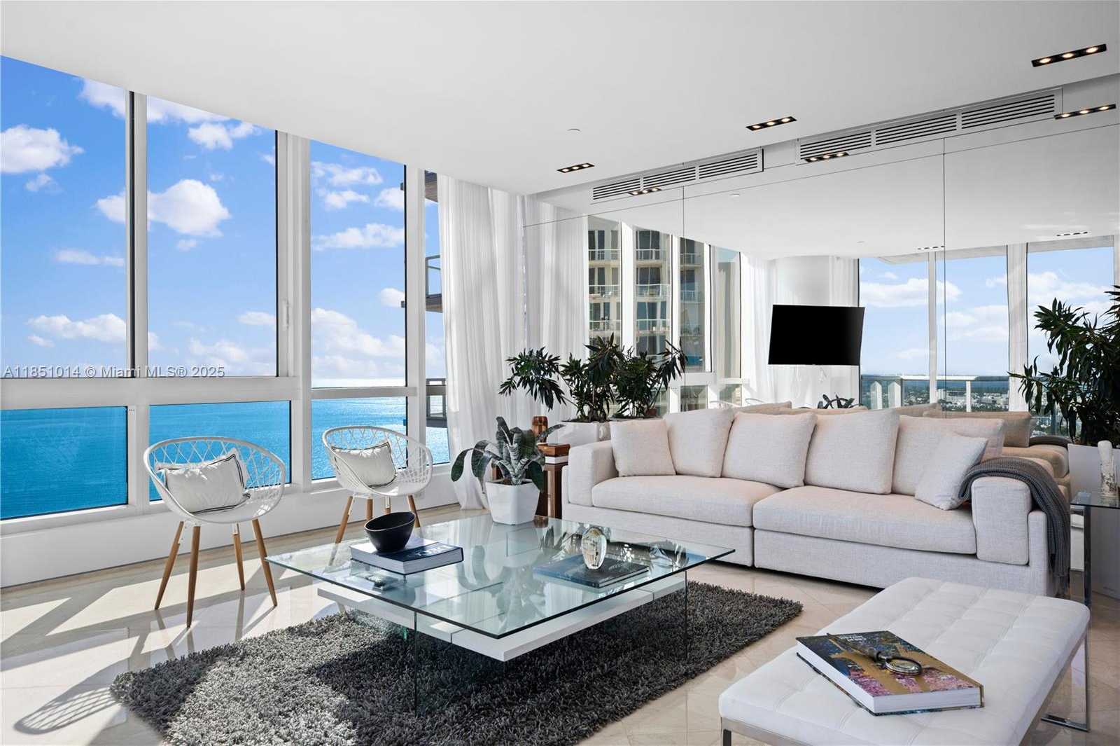Small Image of 100 SOUTH POINTE DR #3207, Miami Beach Number 2