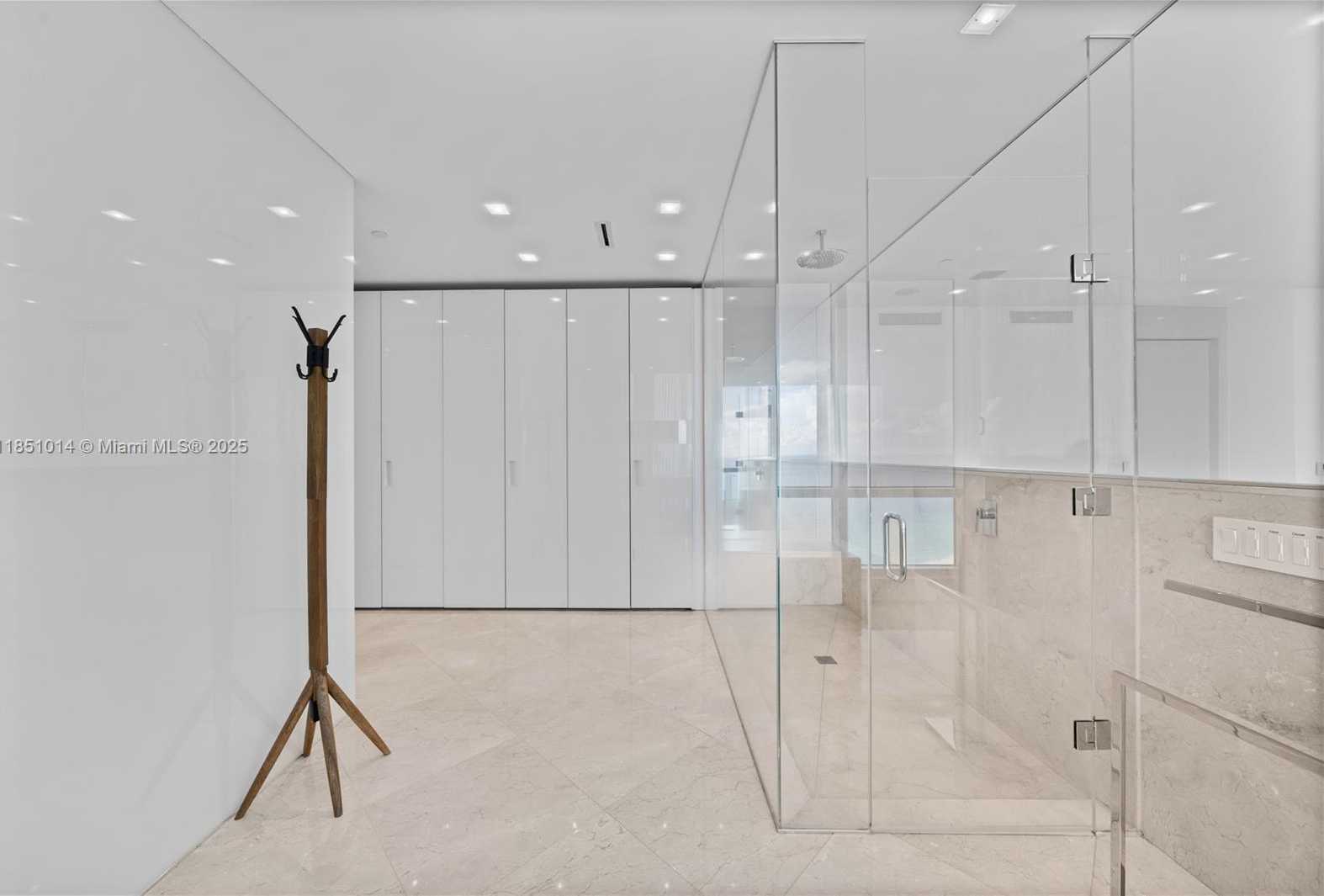 Small Image of 100 SOUTH POINTE DR #3207, Miami Beach Number 20
