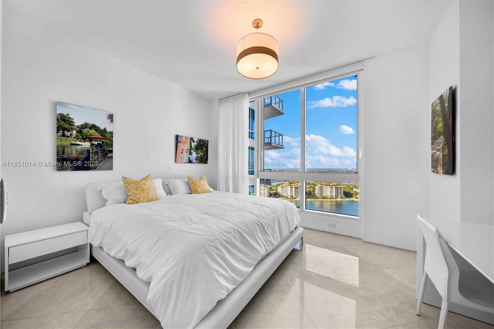 Small Image of 100 SOUTH POINTE DR #3207, Miami Beach Number 23
