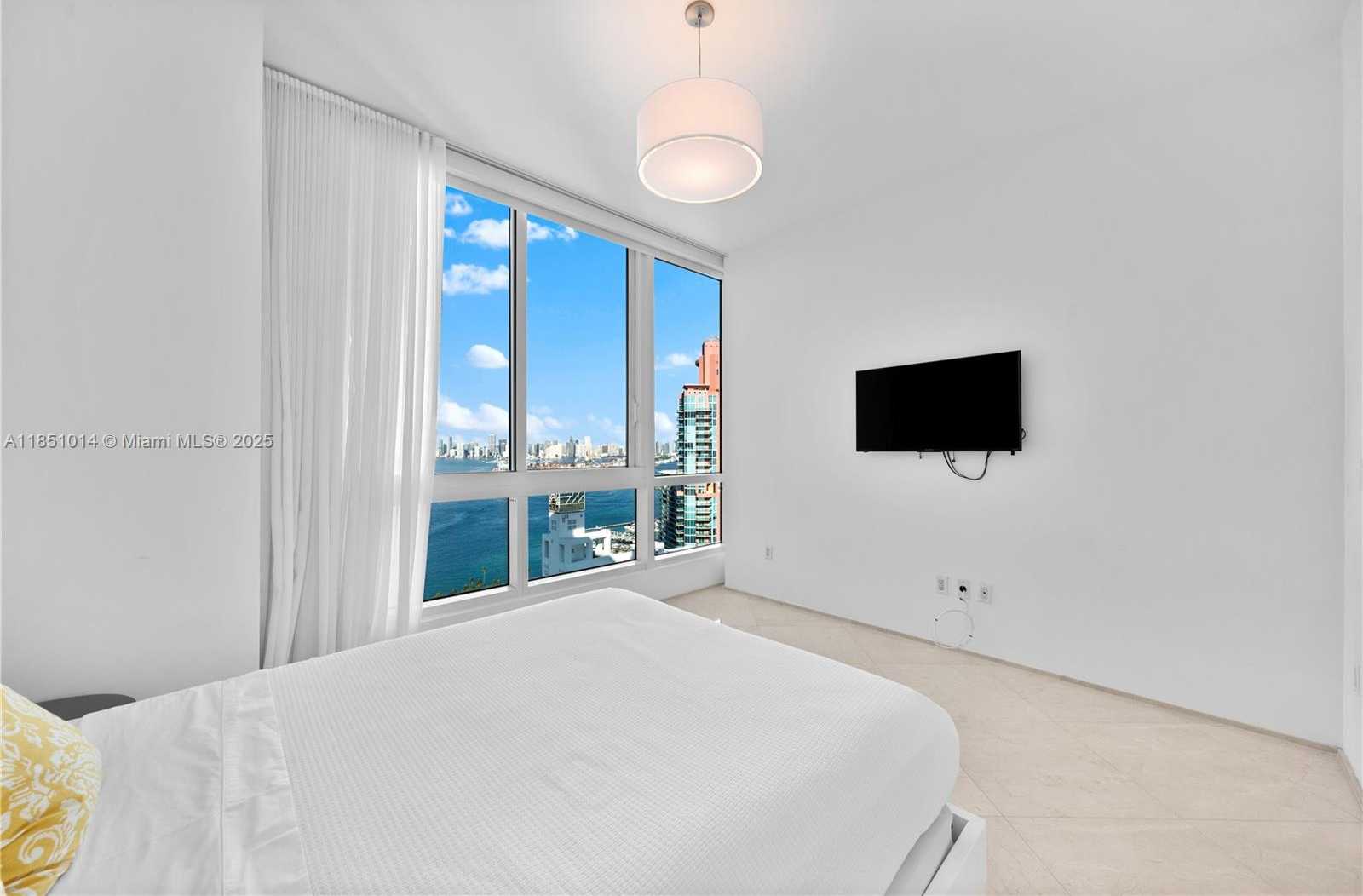 Small Image of 100 SOUTH POINTE DR #3207, Miami Beach Number 25
