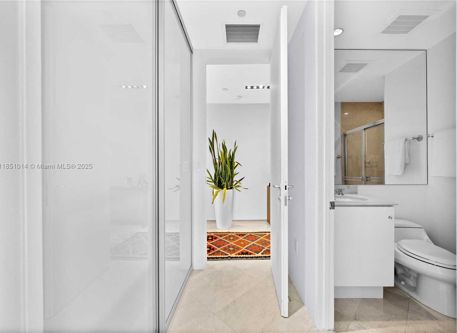 Small Image of 100 SOUTH POINTE DR #3207, Miami Beach Number 26