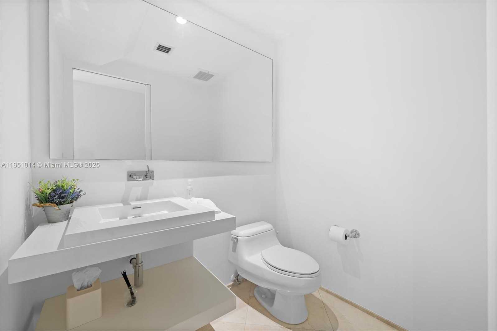 Small Image of 100 SOUTH POINTE DR #3207, Miami Beach Number 29