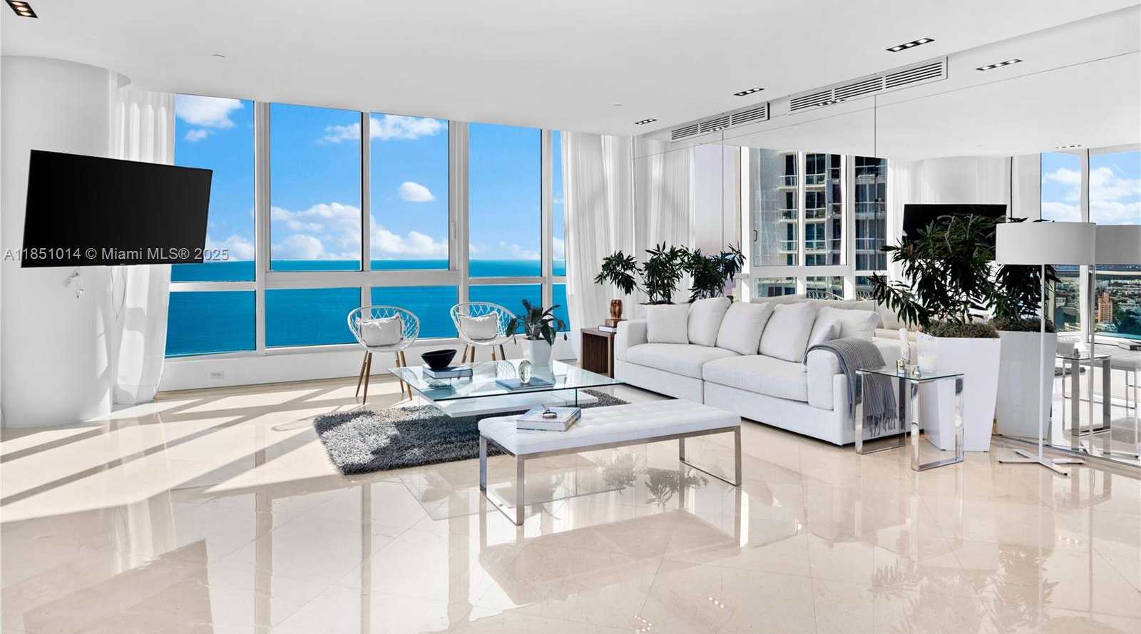 Small Image of 100 SOUTH POINTE DR #3207, Miami Beach Number 3